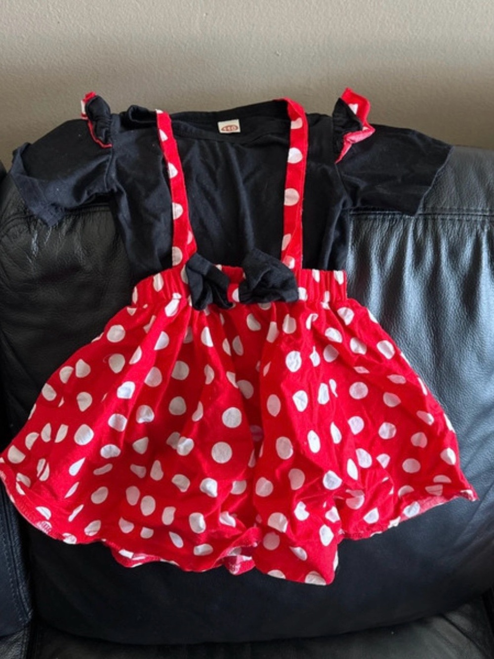 Mickey Mouse outfit - Picture 3 of 3